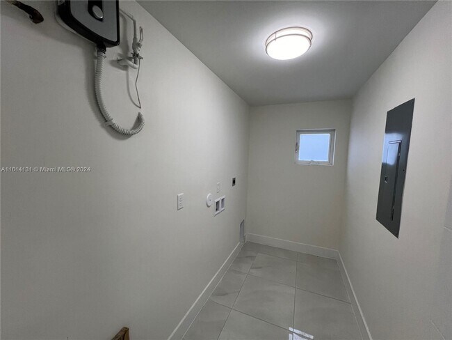Foto del edificio - 4615 NW 15th Ct
