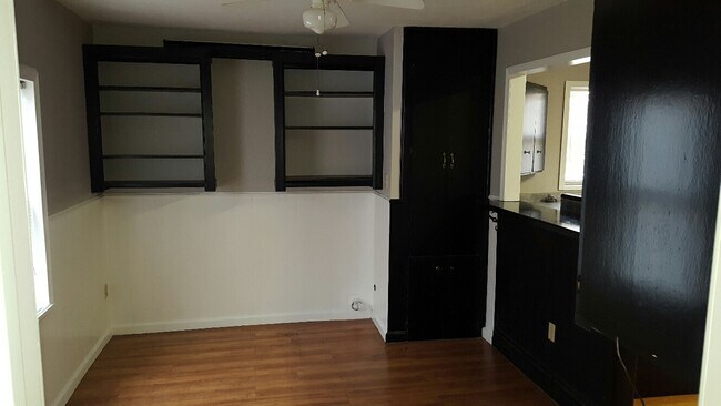 dinning/study - 1108 S Walnut St