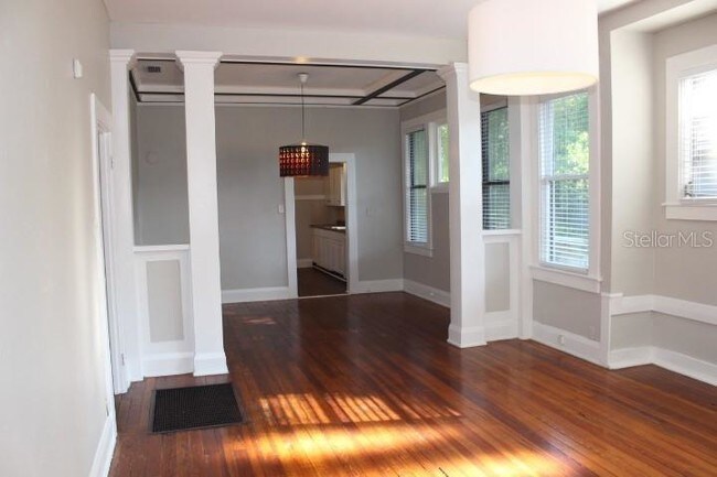 Building Photo - 404 E Hugh St