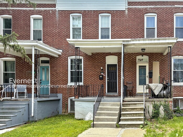 Primary Photo - 747 Melville Ave