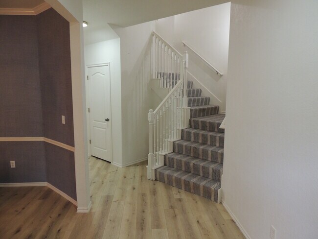 Building Photo - 4416 W Indianola St