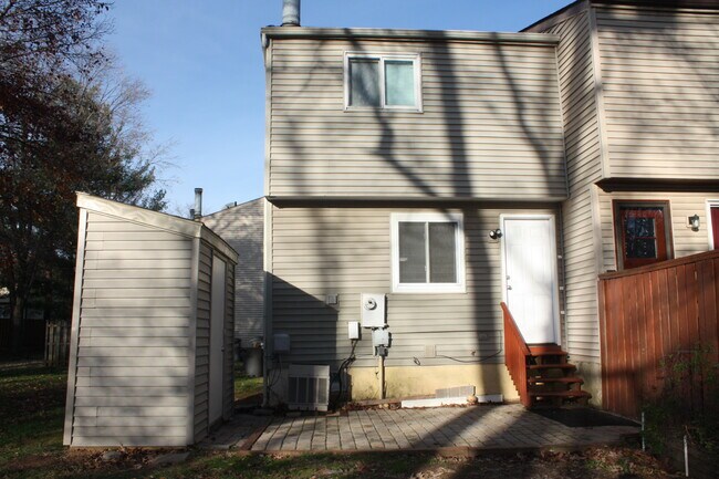 Patio and Shed - 527 Brethour Ct