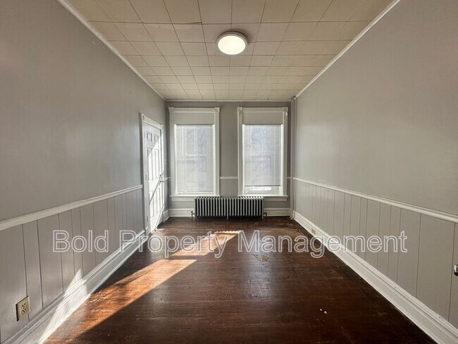 Building Photo - 745 Monument St