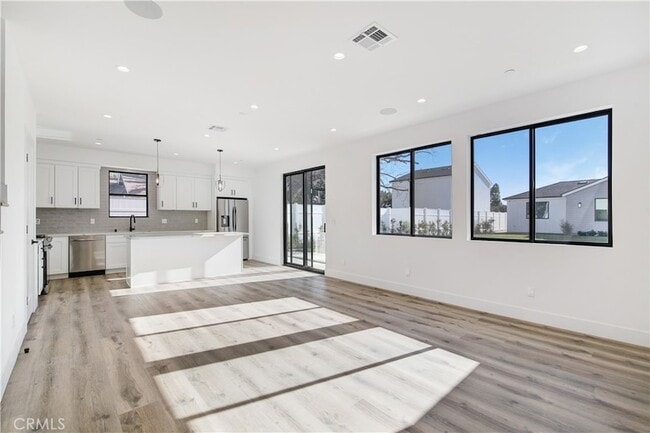 Building Photo - 13461 Bradley Ave