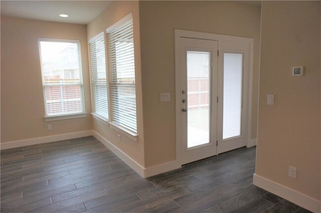 Building Photo - 381 Madison Oaks Ave