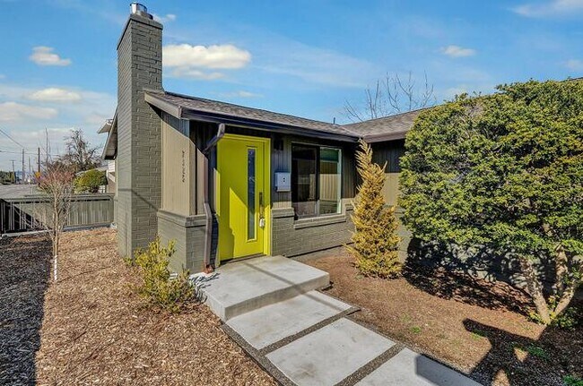 Building Photo - 7325 NE Halsey St