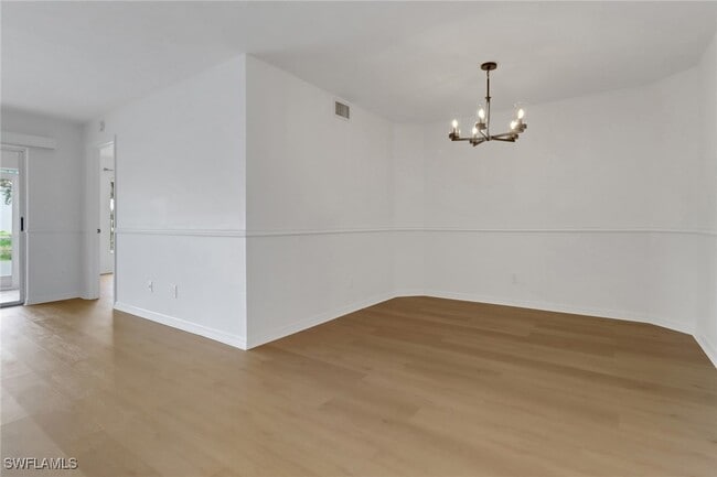 Foto del edificio - 9836 Luna Cir
