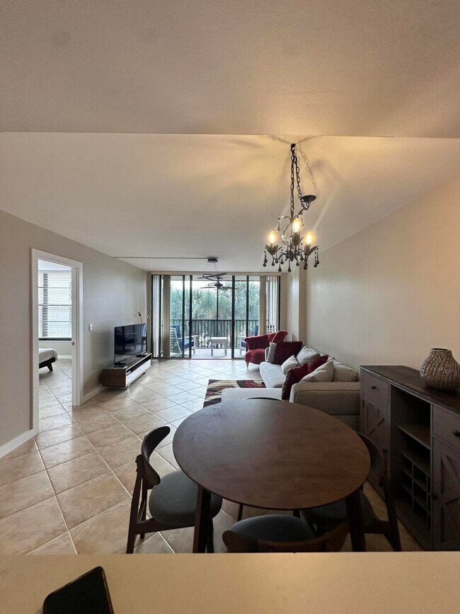 Building Photo - 22 Royal Palm Way