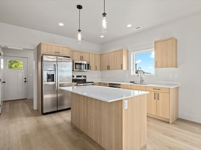 Kitchen - Canyon Ridge Townhomes