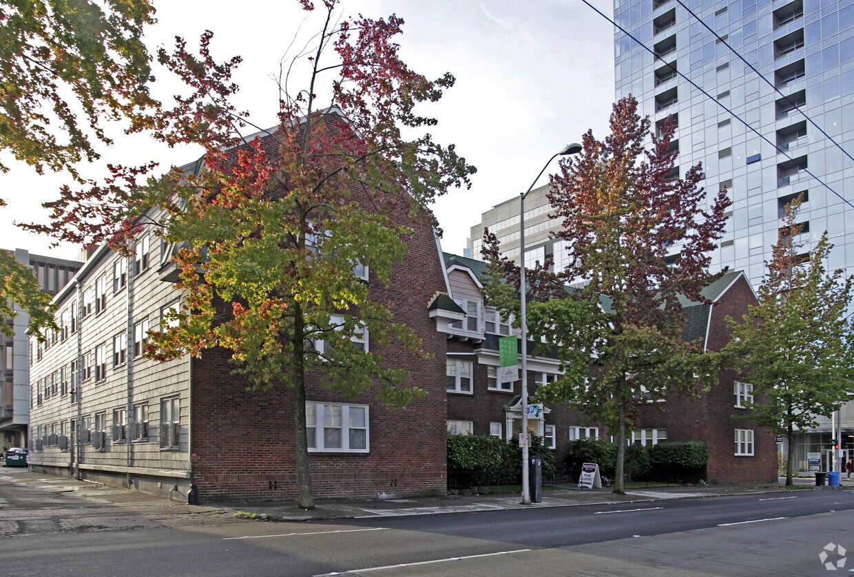 Foto principal - Williamsburg Court Apartments