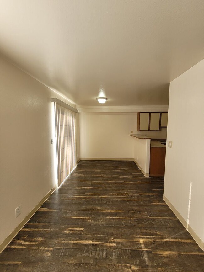 Building Photo - 716 NW Sunburst Ct