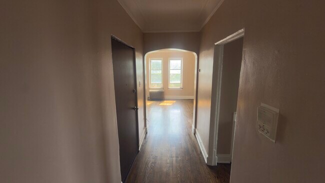 Building Photo - 8054 s Hermitage