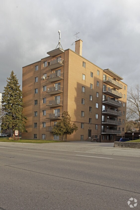 Primary Photo - Lake View Apartments