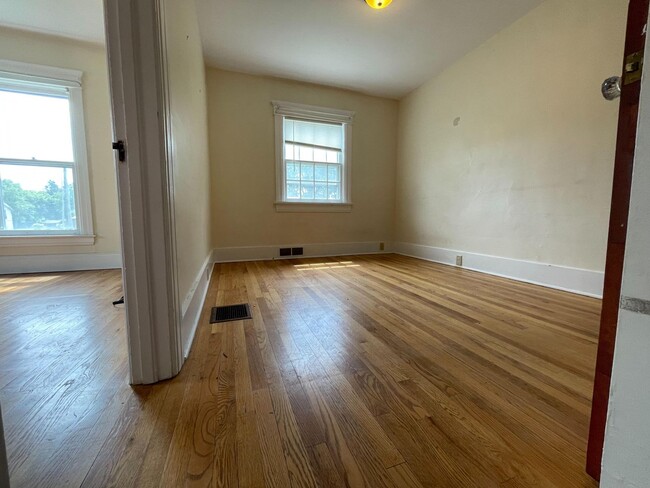 Building Photo - 176 Tompkins St