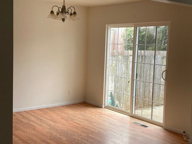 Foto del edificio - Charming 3BD/2BA Home in South San Francis...