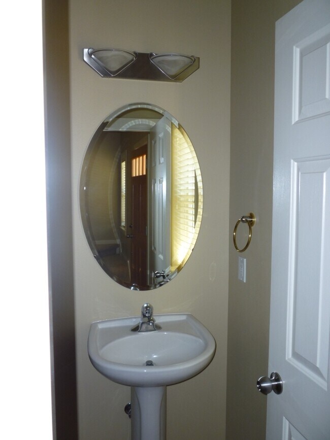 Foto del edificio - 1512 NE Quiet Ridge Ln