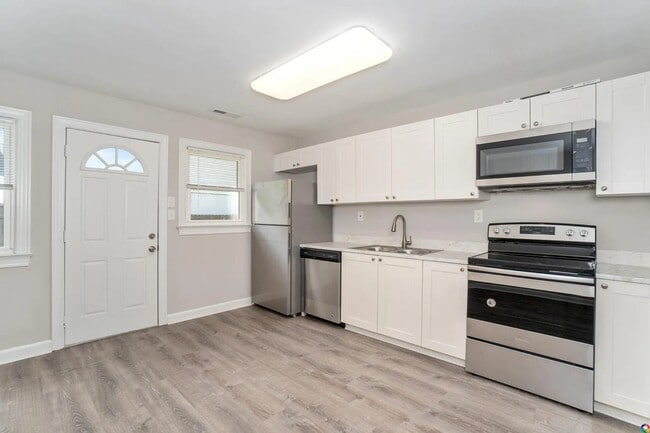 Building Photo - Chelsea Avenue