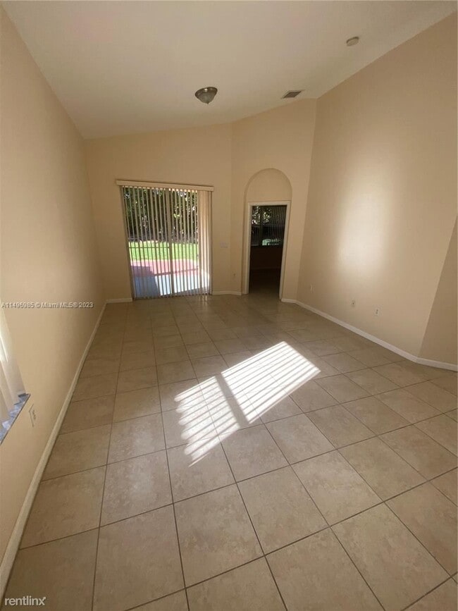 Foto del edificio - 3 br, 2 bath House - 984 NE 37th Ave