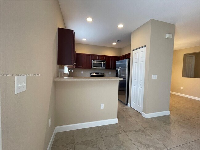 Foto del edificio - 1019 NE 208th St