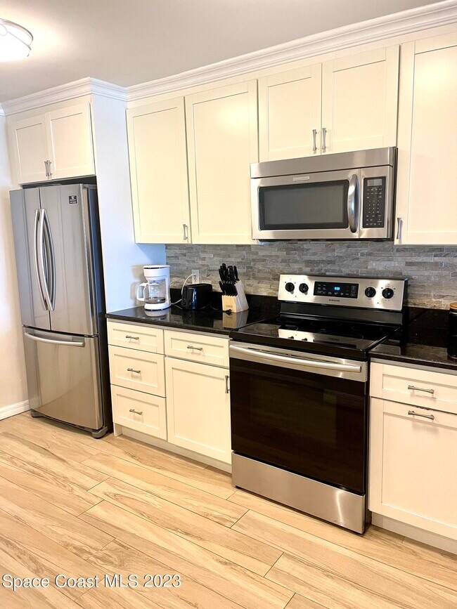 Foto del edificio - 301 S Miramar Ave