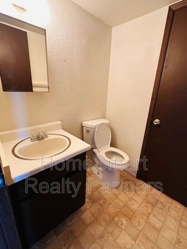 Building Photo - 185 Monroe Ave