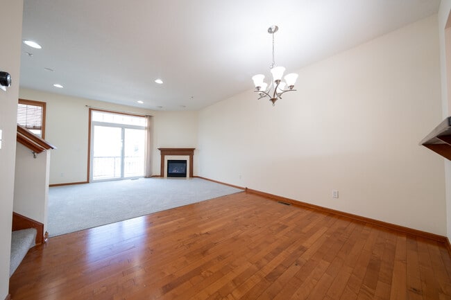 Foto del edificio - 10006 Gentian Dr