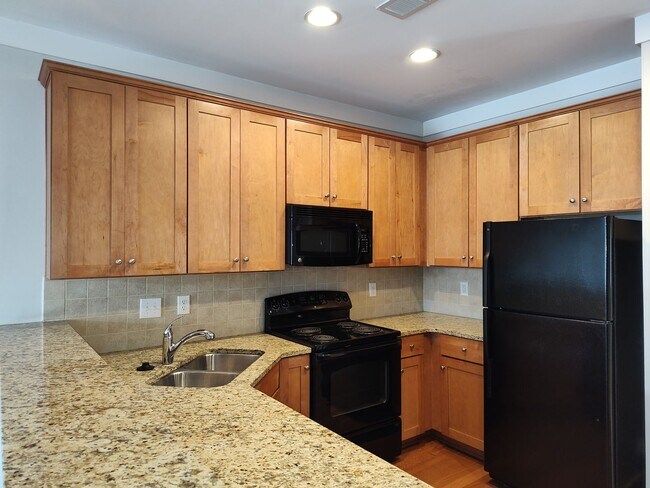 Foto del edificio - Modern Condo located  in South Main Square!