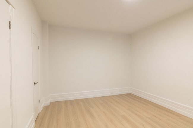 Building Photo - 2045 Lambert-Closse