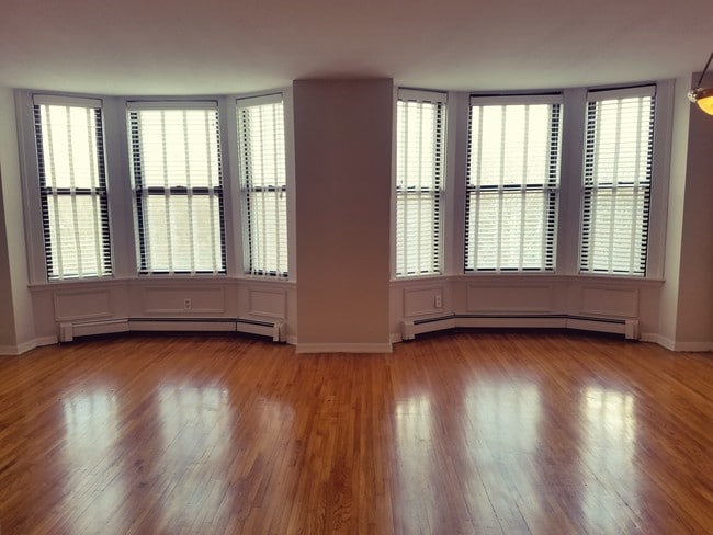 Building Photo - 277 8th St
