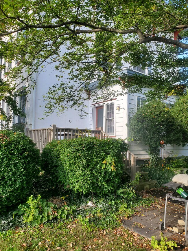 Building Photo - 327 Meetinghouse Ln