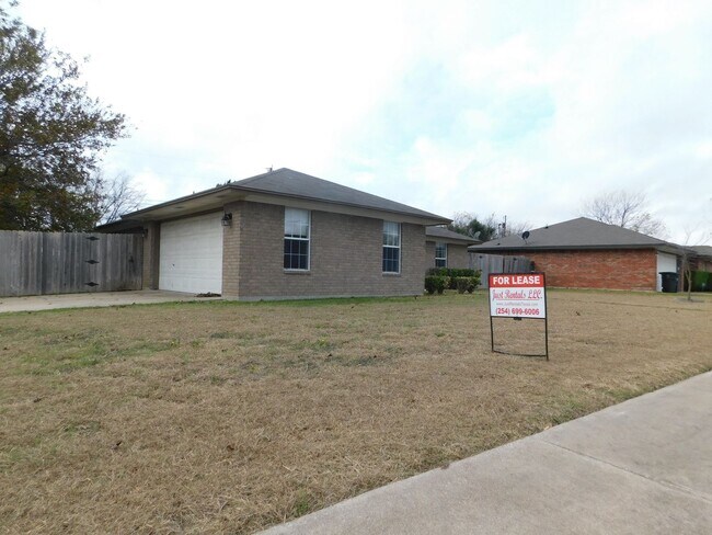 Building Photo - Available NOW!!!! This charming 1 story, 3...