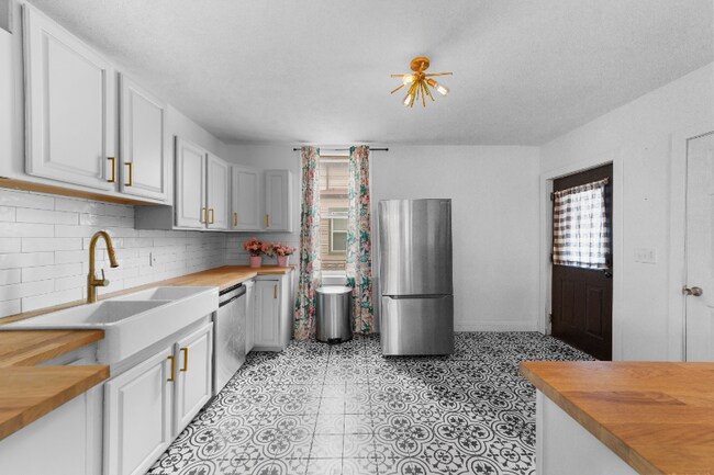 Foto del edificio - 4709 Franklin Blvd