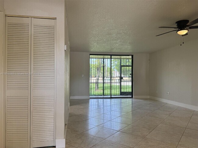 Foto del edificio - 8211 NW 191st St
