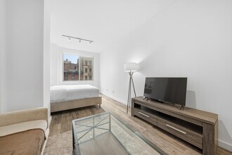 Building Photo - 7 Sniffen Ct