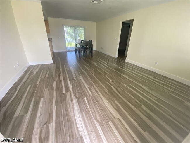 Foto del edificio - 525 SE 11th Ct