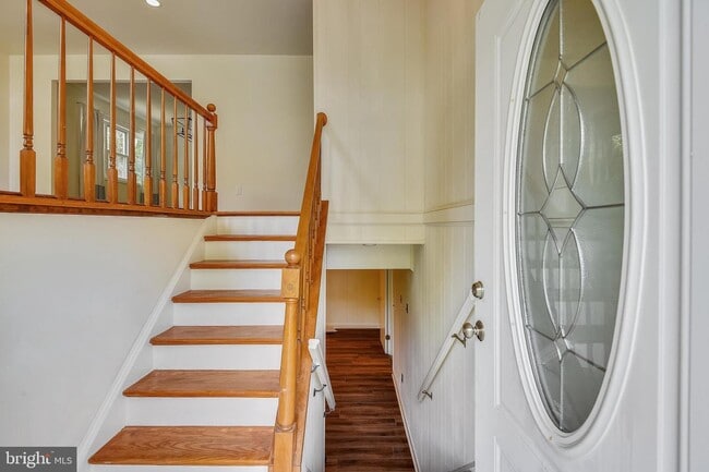 Building Photo - 527 Harbor Dr