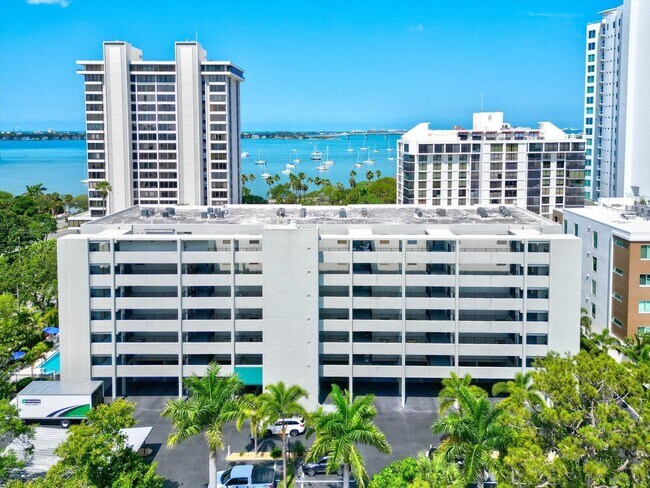 Foto del edificio - 2 Bedroom 2 Bath Waterview Condo (Palm Place Condominiums)