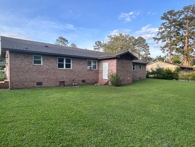 Building Photo - 1223 Poplar Ave