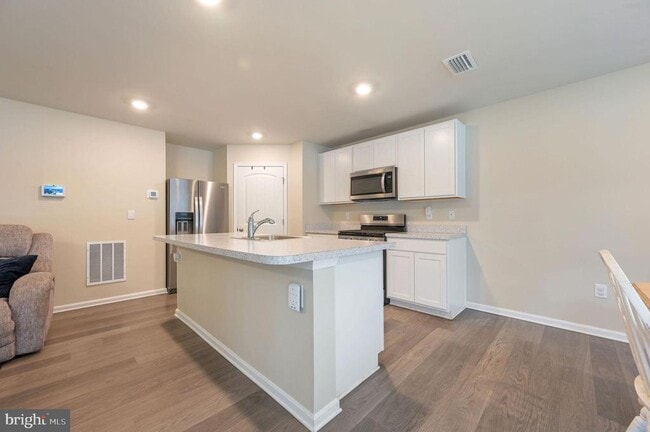 Building Photo - 504 Currant Cir