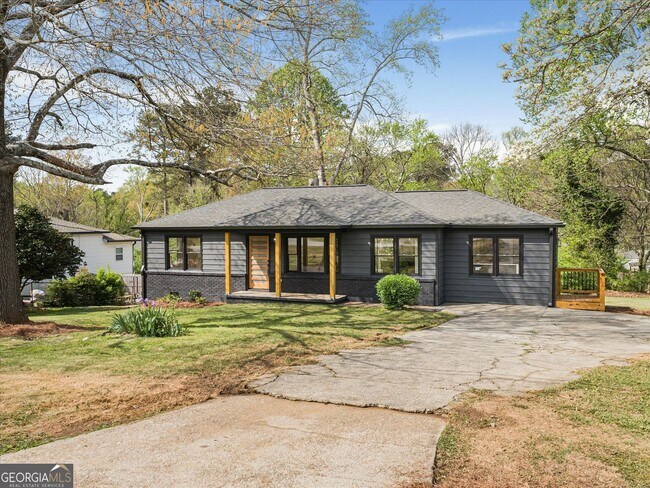 Building Photo - 960 Pine Forest Dr SW