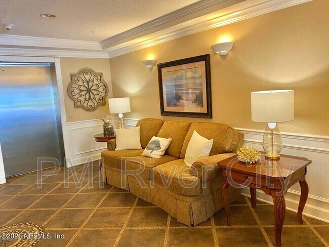 Foto del edificio - 4480 Deerwood Lake Pkwy