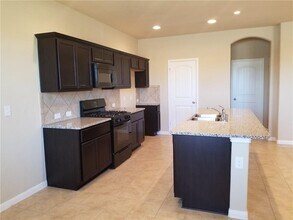 Building Photo - 2880 Donnell Dr