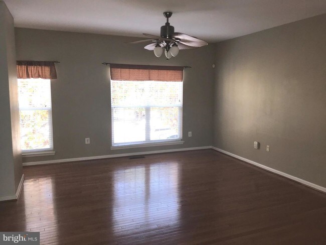 Building Photo - 2257 Forsythia Dr