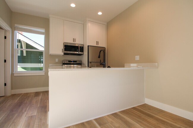 Foto del edificio - 1725-1735 Commercial St SE