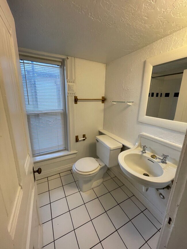Foto del edificio - Pet Friendly 2 bedroom Apartment in SLC avenues