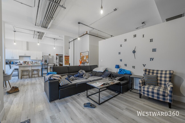Photo - 880 N Milwaukee Ave Apartment