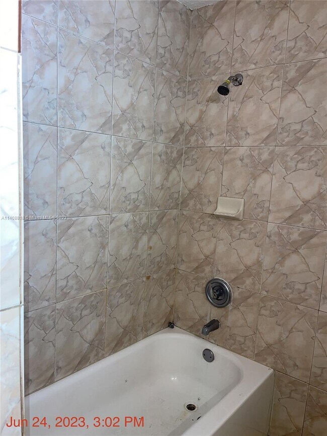 Foto del edificio - 5881 NW 32nd Ave