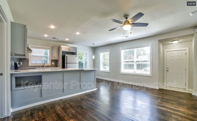 Building Photo - 3315 E 8th St