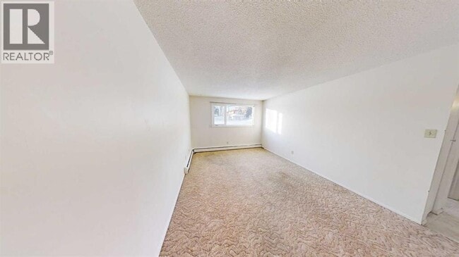 Building Photo - 9656 Hillcrest Dr
