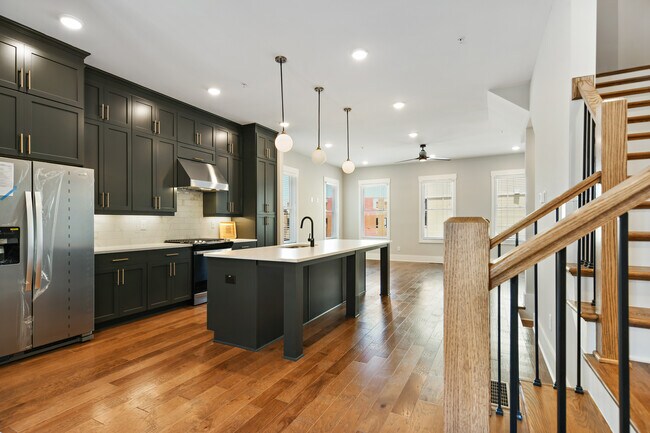 Open floor plan to dining area and living room - 1029 Donald Lee Hollowell Pky NW
